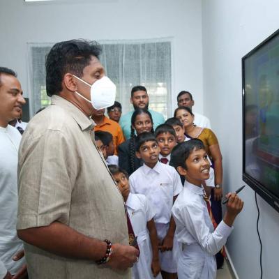 සුහුරු පන්ති කාමරය ලබා දීම